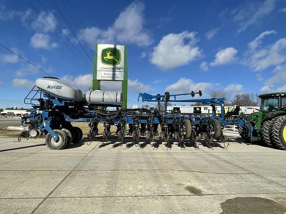 2015 Kinze 4900 Equipment Image0