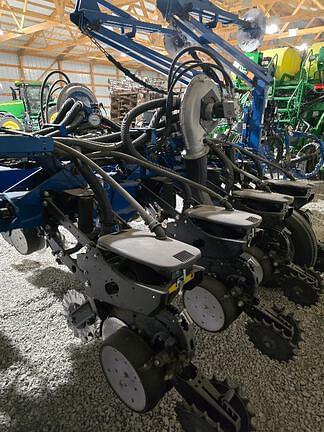 Image of Kinze 4900 equipment image 4