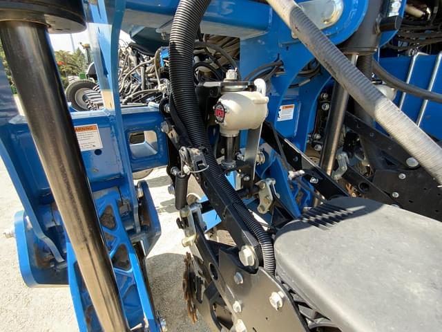 Image of Kinze 4900 equipment image 4