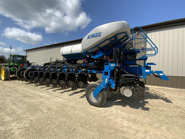 Image of Kinze 4900 equipment image 2