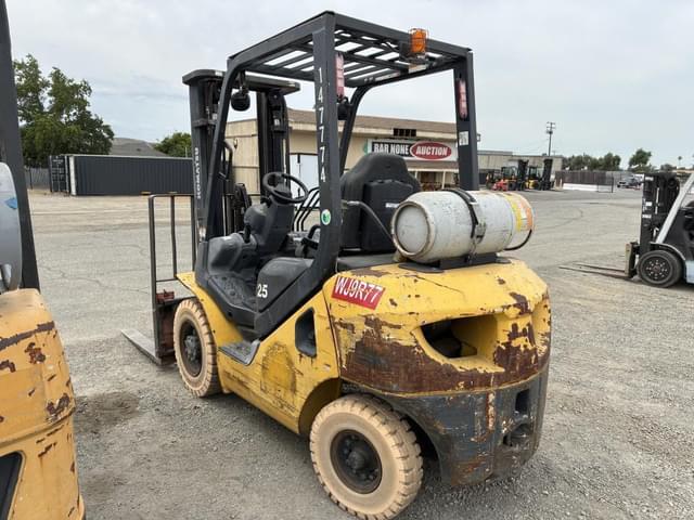 Image of Komatsu FG25HT-16 equipment image 3