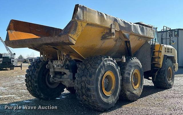 Image of Komatsu HM400-3 equipment image 4