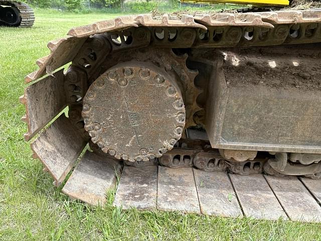 Image of Komatsu PC240LC equipment image 2