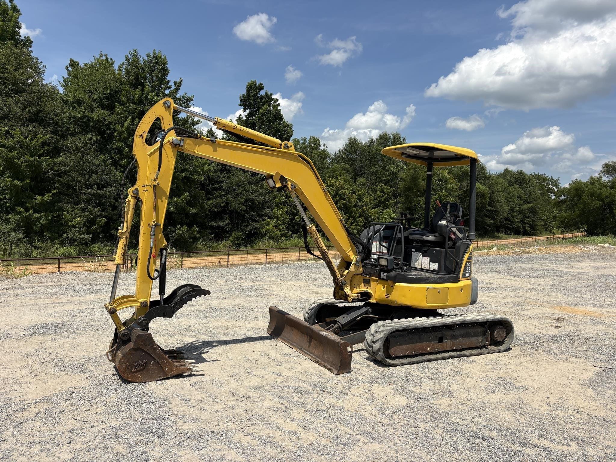 2015 Komatsu PC35MR Equipment Image0
