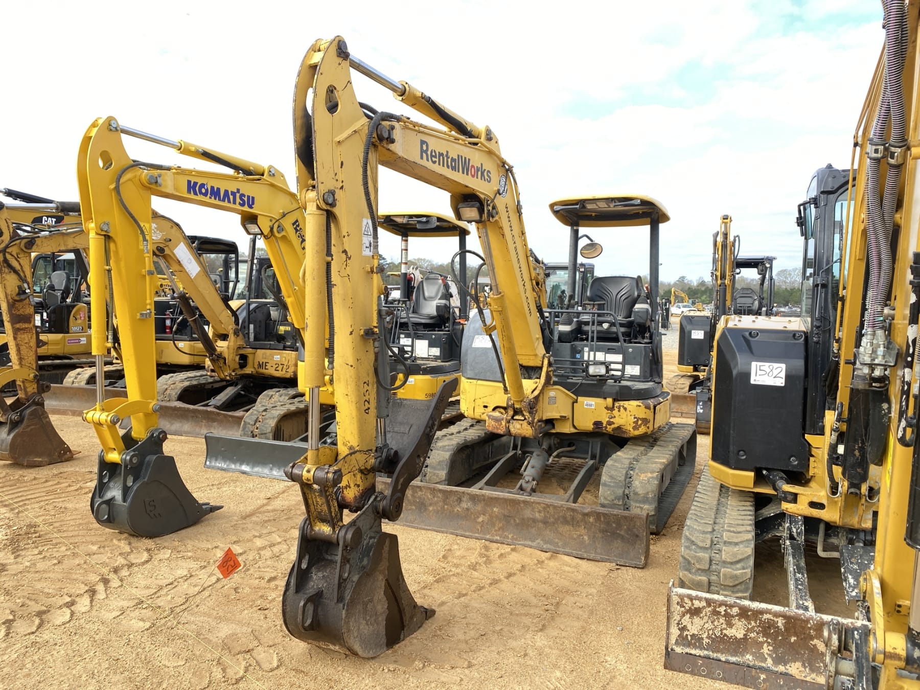 2015 Komatsu PC45MR-3 Equipment Image0