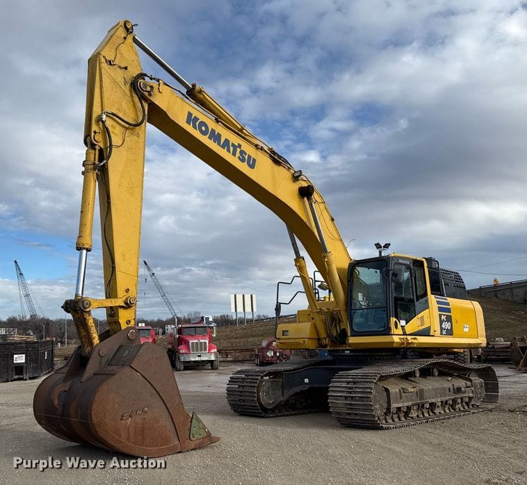 2015 Komatsu PC490LC-11 Equipment Image0