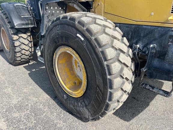 Image of Komatsu WA200-7 equipment image 4