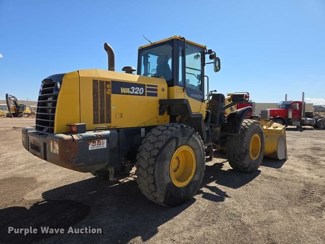 Image of Komatsu WA320-7 equipment image 4