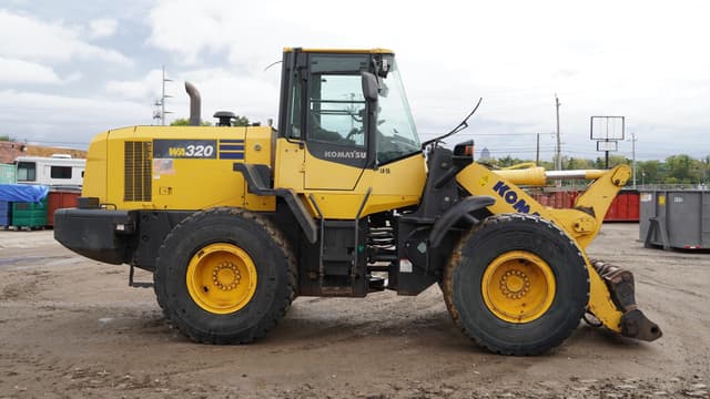 Image of Komatsu WA320-8 equipment image 4