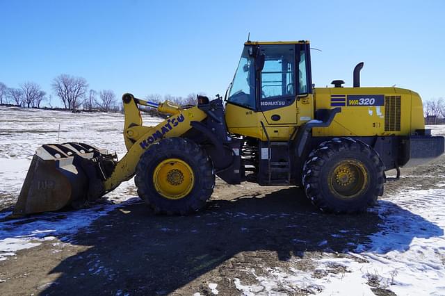 Image of Komatsu WA320-8 equipment image 4