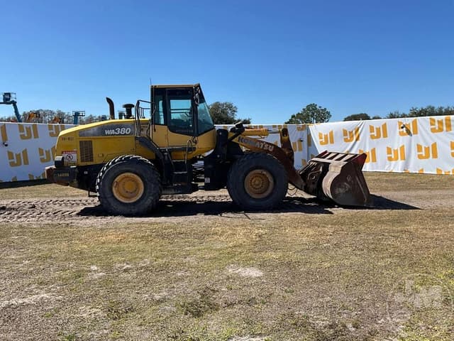 Image of Komatsu WA380-7 equipment image 3
