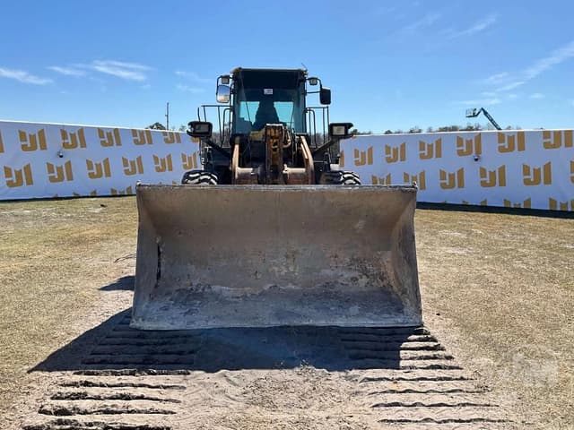 Image of Komatsu WA380-7 equipment image 1