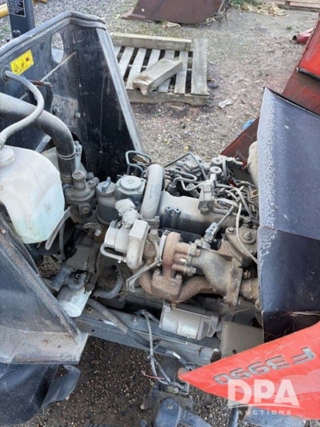 Image of Kubota F3990 equipment image 4