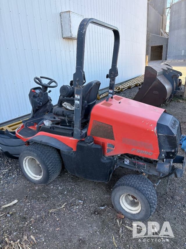 Image of Kubota F3990 equipment image 2