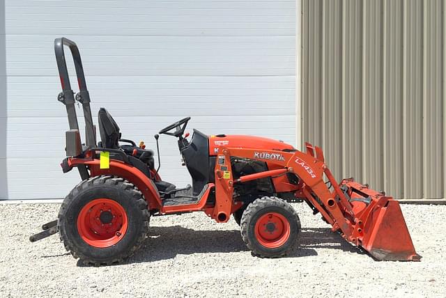 Image of Kubota B2301 equipment image 2