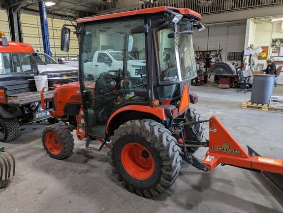 Image of Kubota B2650 equipment image 2