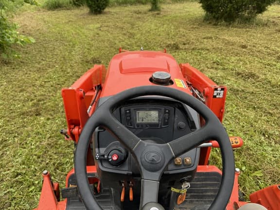 Image of Kubota B3350 equipment image 3