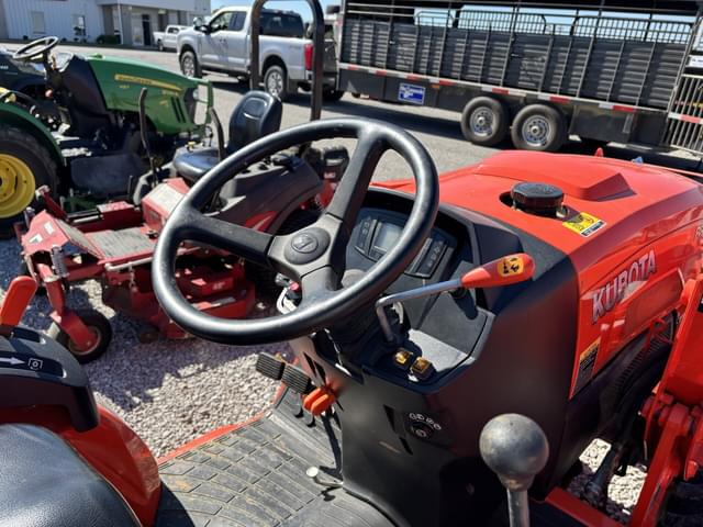 Image of Kubota B3350 equipment image 3