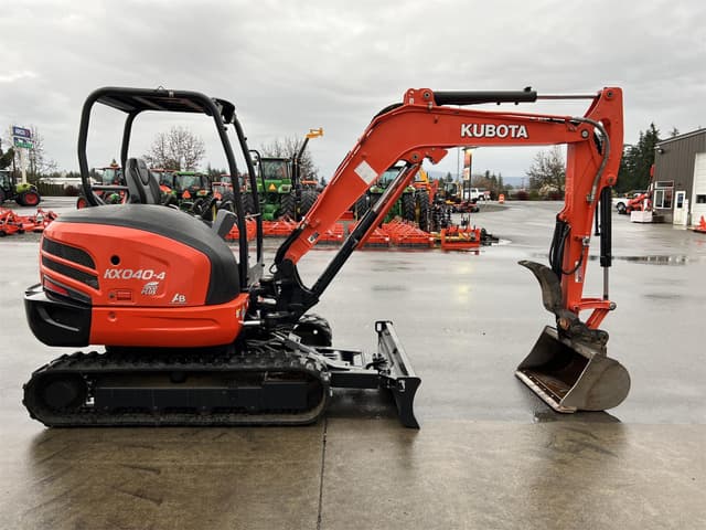 Image of Kubota KX040-4 equipment image 4