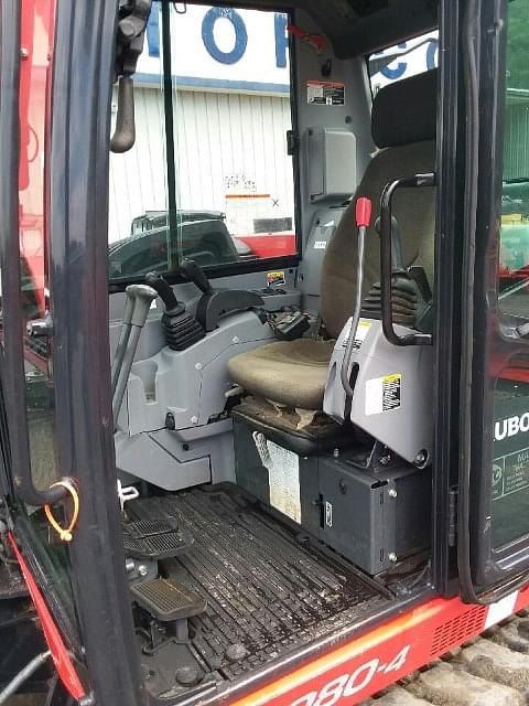 Image of Kubota KX080-4 equipment image 4