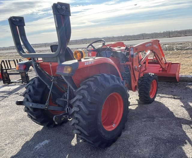 Image of Kubota L2501 equipment image 3