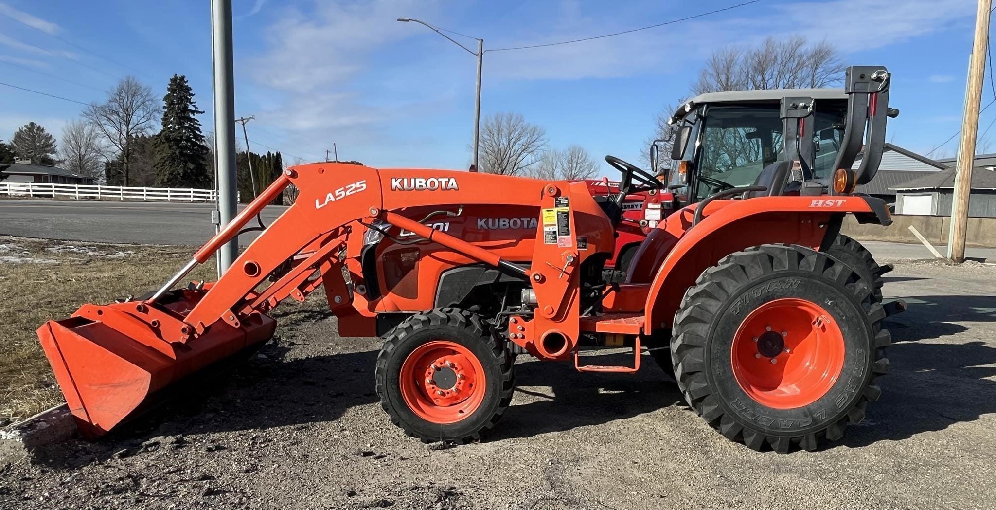 2015 Kubota L2501 Equipment Image0