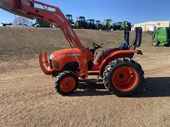 Image of Kubota L3200 equipment image 2