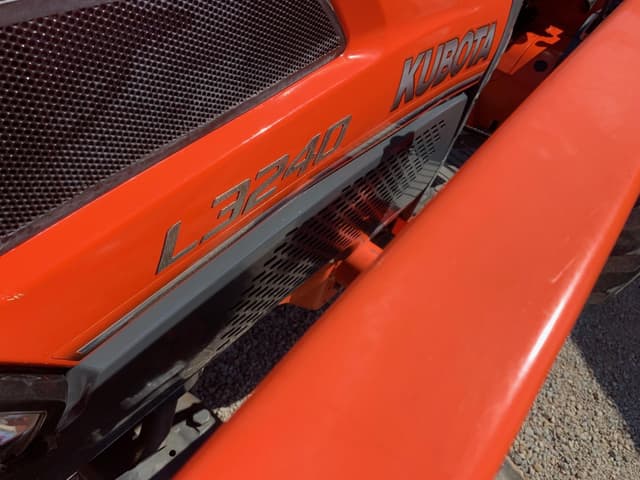 Image of Kubota L3240D equipment image 2