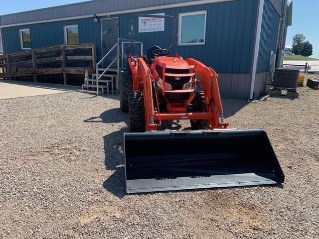Image of Kubota L3240D equipment image 4