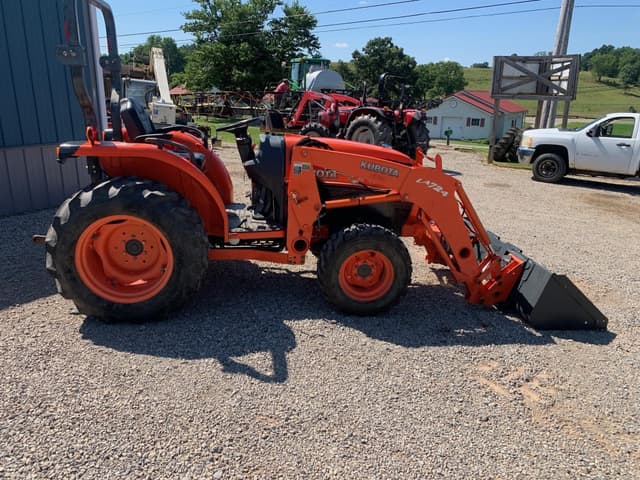 Image of Kubota L3240D equipment image 3