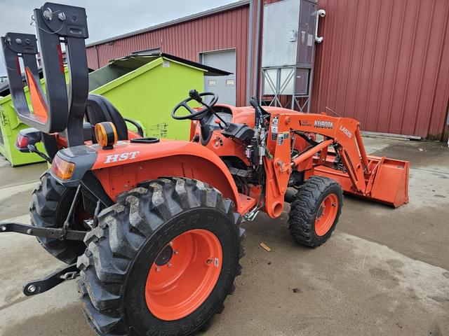 Image of Kubota L3301 equipment image 1