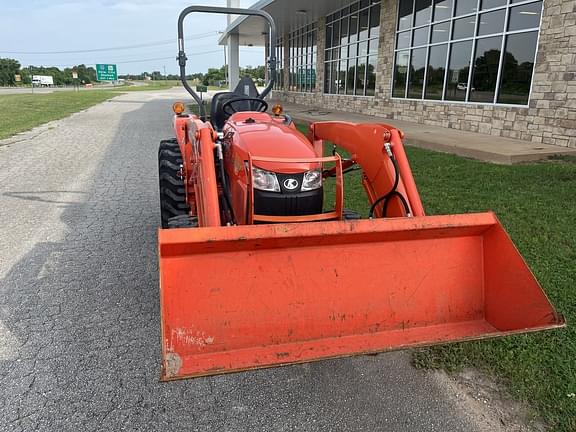 Image of Kubota L3301 equipment image 2