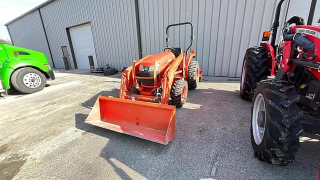 Image of Kubota L3301D equipment image 2