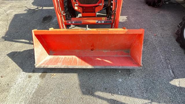 Image of Kubota L3301D equipment image 4