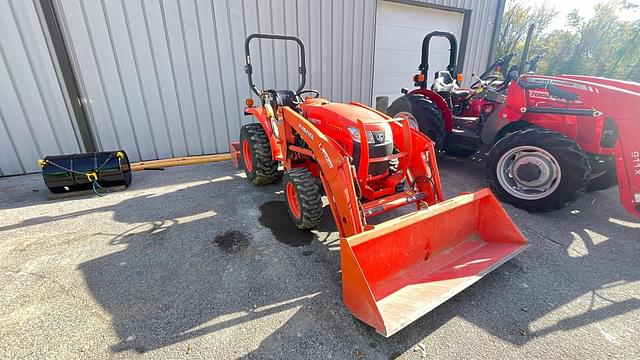 Image of Kubota L3301D equipment image 1