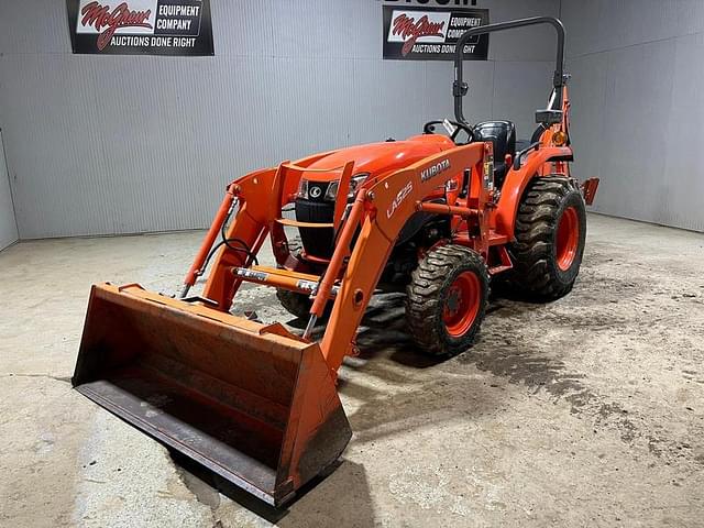 Image of Kubota L3301D equipment image 1