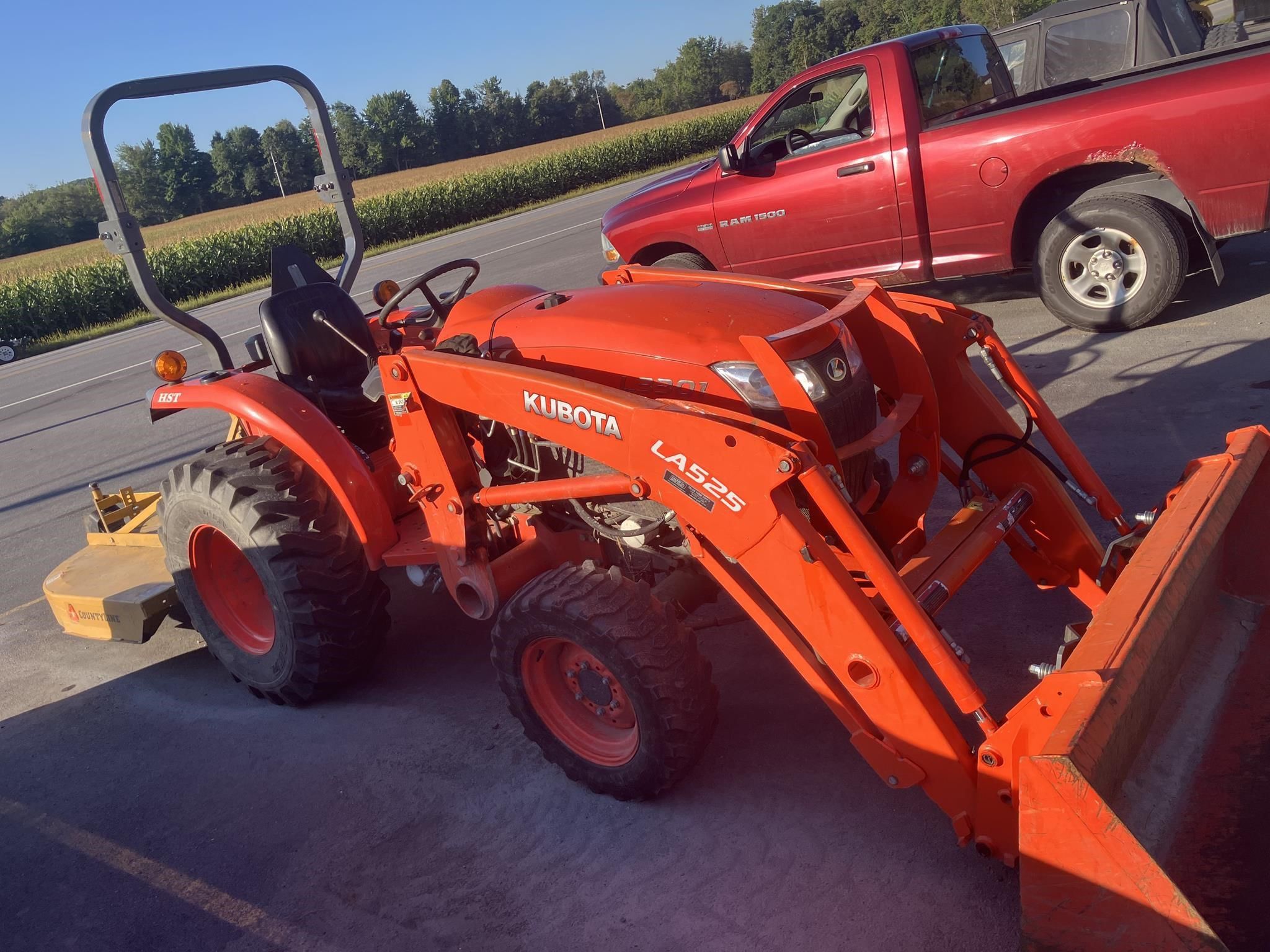 2015 Kubota L3301HST Equipment Image0