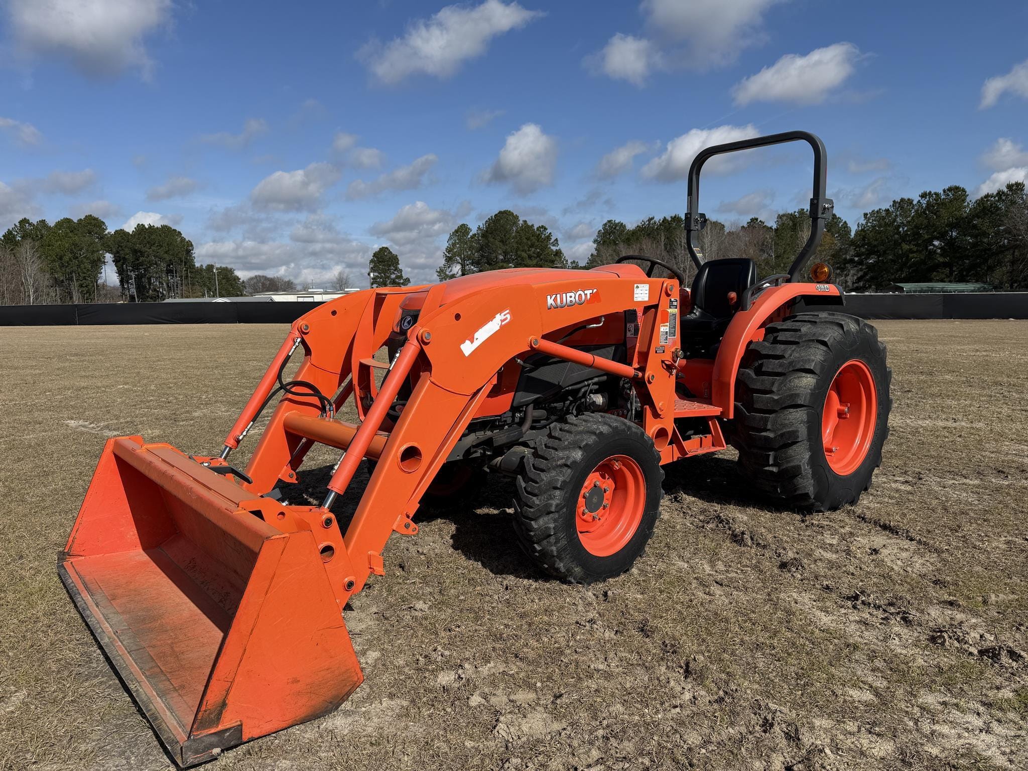 2015 Kubota L4701 Equipment Image0
