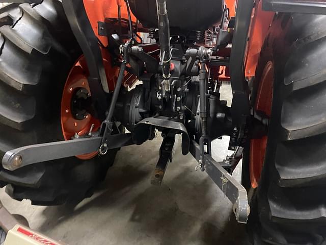 Image of Kubota L4701F equipment image 3