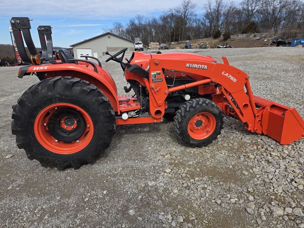 2015 Kubota L4701HST Equipment Image0