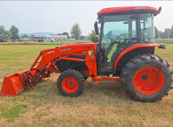 2015 Kubota L5740 Equipment Image0