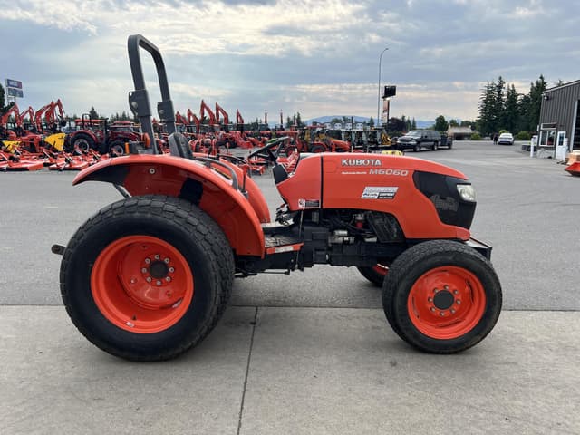 Image of Kubota M6060 equipment image 4