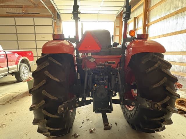 Image of Kubota M7060 equipment image 3