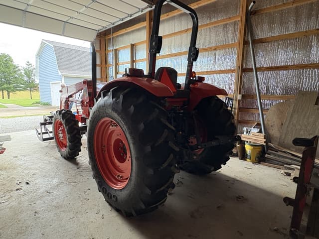 Image of Kubota M7060 equipment image 4