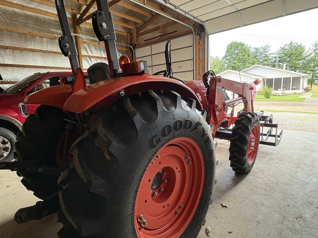 Image of Kubota M7060 equipment image 2