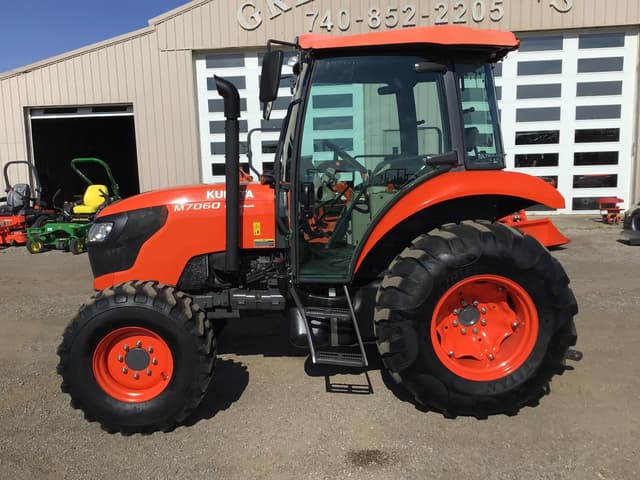 Image of Kubota M7060 equipment image 3