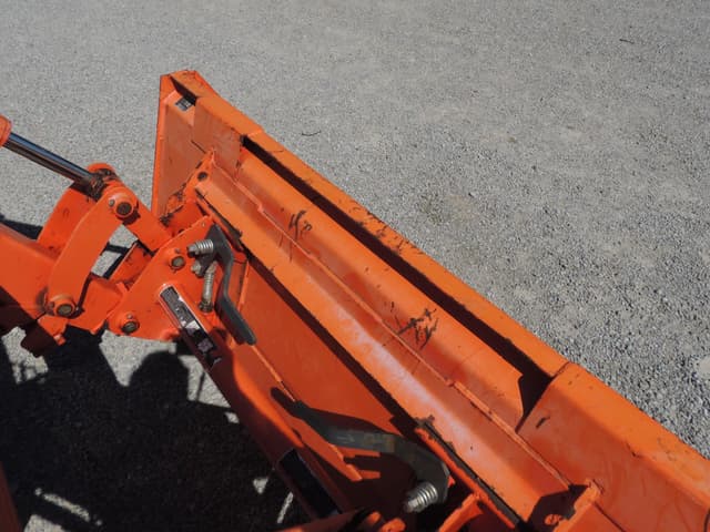 Image of Kubota M7060HD equipment image 4