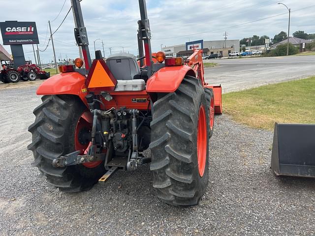 Image of Kubota M7060 equipment image 2