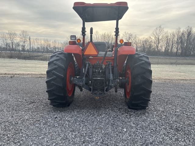 Image of Kubota M8560 equipment image 3