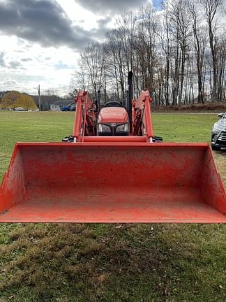 Image of Kubota M8560 equipment image 3